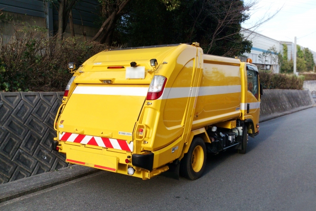 産業廃棄物収集運搬用のパッカー車